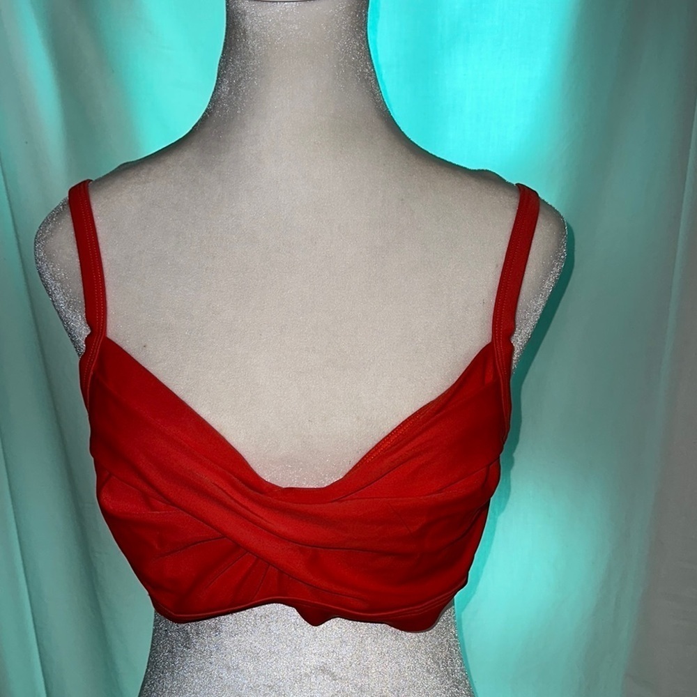 pale orange Athleta twist front bikini top size 36B/C